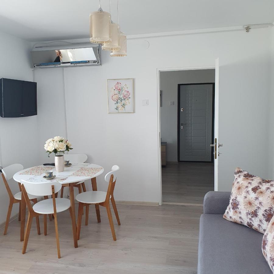 Sendy Apartment Orsova Bagian luar foto